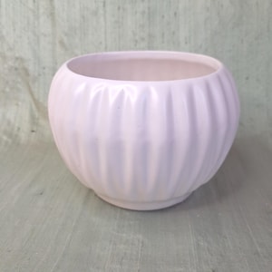 Vaso da fiori in ceramica bianca opaca / 685 McCoy USA / piccolo, vintage, rotondo, a coste, stile moderno di metà secolo