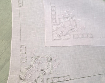 Embroidered and drawnwork handkerchief / vintage white / wedding hankie