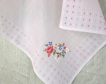 Embroidered floral handkerchief / vintage hankie