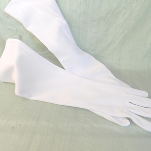 White mid length women&#39;s gloves / vintage nylon, medium, 16 inch