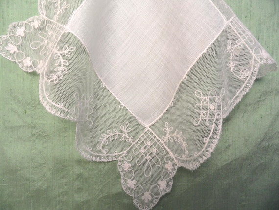 Lace edged linen handkerchief / As Is vintage off