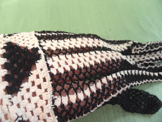 Black and white crocheted mesh gloves / vintage s… - image 2