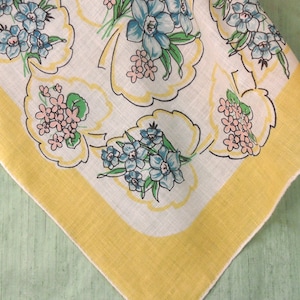 Yellow floral handkerchief / vintage bouquet hankie