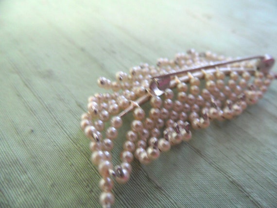 Faux pearl leaf pin brooch / vintage leaf jewelry - image 5