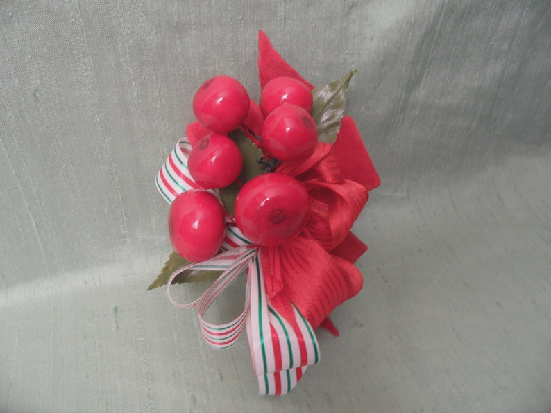 Berry holiday corsage vintage flocked bow and Super-cheap Fashion fruit lacquer C