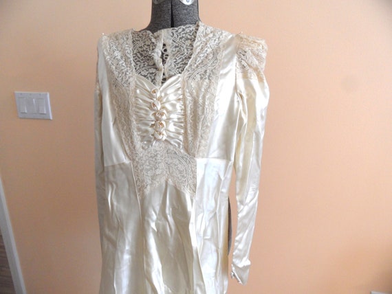 1940's satin and lace wedding dress, long sleeve … - image 3