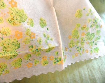 19 rice paper napkins by Baumgarten's  / vintage floral green and gold / decoupage, paper silk effect, 7"
