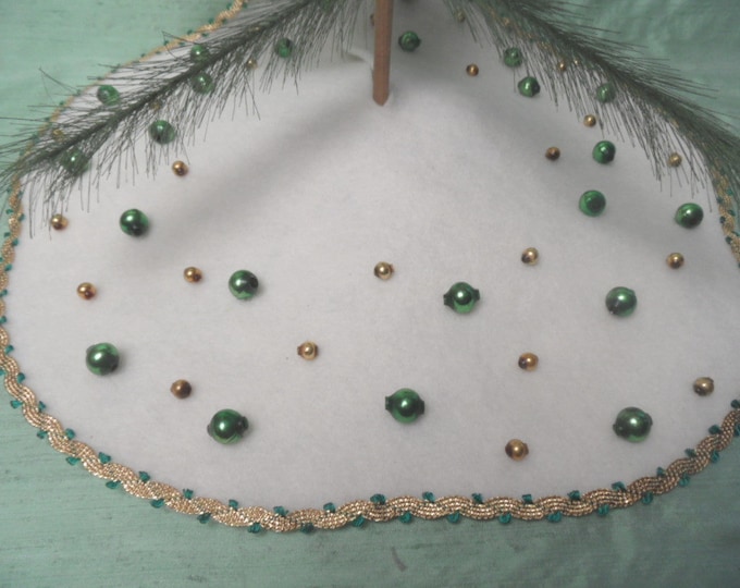 Small Table Top Tree Skirt / Holiday Centerpiece Mat / Vintage Etsy