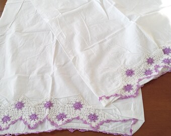 Funda de almohada tubular con extremos de crochet en morado y blanco / funda de almohada vintage para almohada de cuerpo o para rematar en dos
