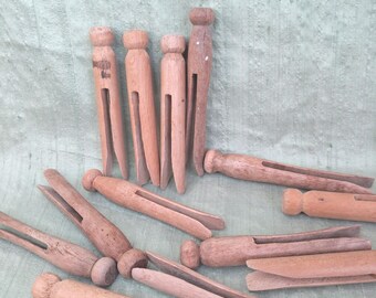 12 wood clothes pins / vintage round top clothespins / retro laundry