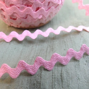 25 yards of narrow pink rick rack sewing trim / vintage 1/4 inch baby rickrack