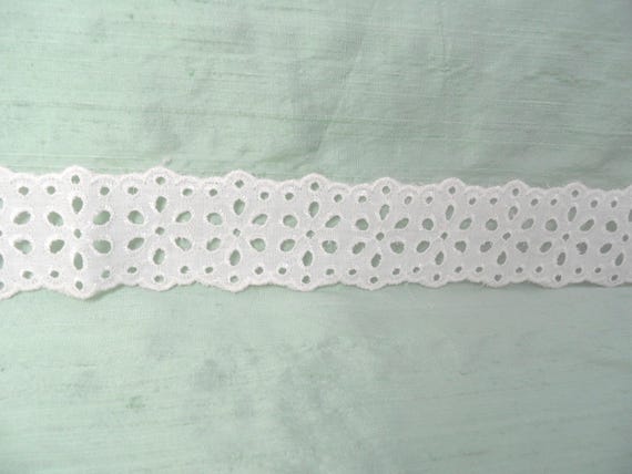 Vintage White Cotton Eyelet Trim width 2 3//4 inch 2 yards