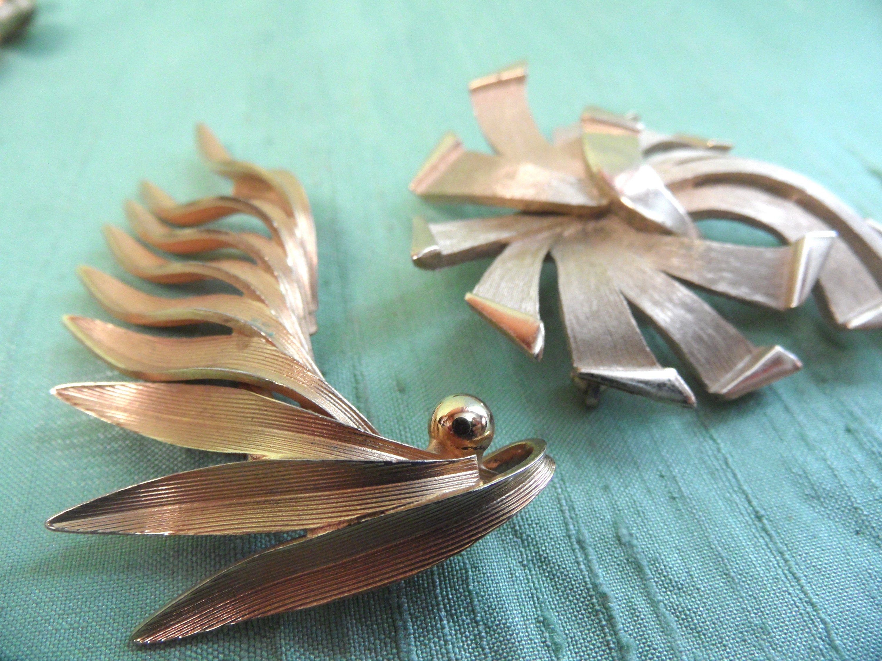 Leaf Pin Brooch Lot / 4 Vintage Gold Tone Mid Century