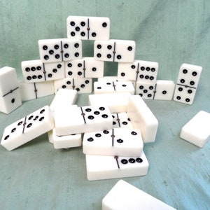 27 piece domino set / vintage double six with spinner game pieces / off white brad center