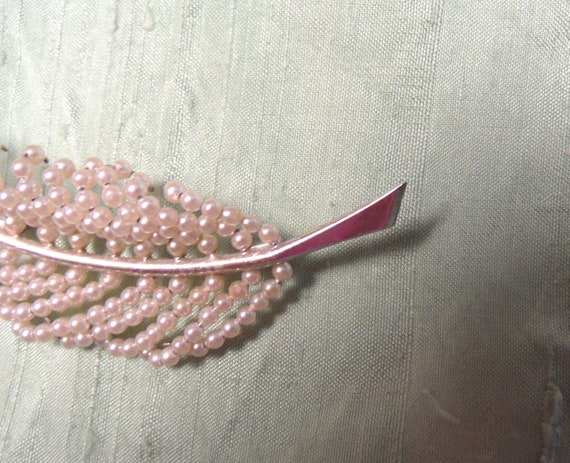 Faux pearl leaf pin brooch / vintage leaf jewelry - image 3