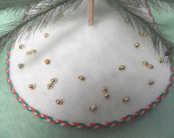 Small Christmas tree skirt or holiday centerpiece mat / 14.5" vintage style retro felt table top tree / ivory and gold