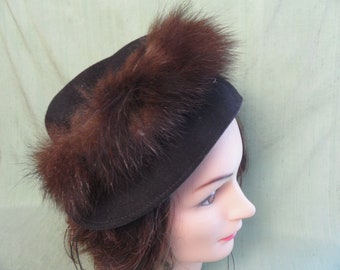 Black felt and fur hat / vintage Mary Rene Models women's dress hat