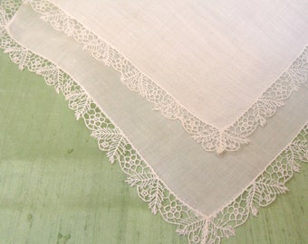 Lace edged white handkerchief / vintage hankie, wedding