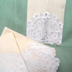 4 applique pale yellow linen finger towels / vintage small towel / guest hand towel tea towel w satin appliques