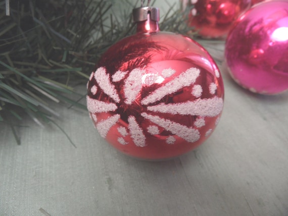Czech Glass Dept 56 Christmas Tree Ball Ornaments Pair of 2 Purple /& Pink Large Tree Decorations with Glitter Accents