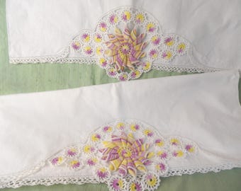 Juego de fundas de almohada de ganchillo moradas y amarillas / juego de fundas de almohada vintage / borde de ganchillo en espiral