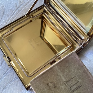 1951 Dunhill clear view powder compact, mechanism  wipes the mirror clean automatically