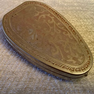 Rare Art Deco Woodworth Fiancée arrowhead shape powder compact double vanity