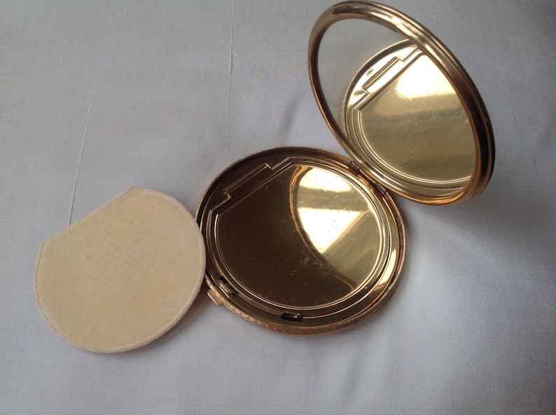 Wonderful Japanese Cloisonn\u00e9 enamel powder Compact unused