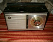 VINTAGE TRANSISTOR RADIO