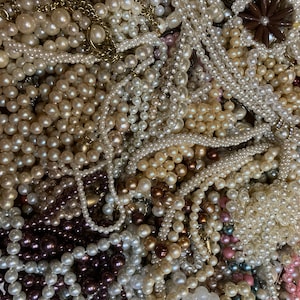 10% code** 1+ lb bulk pearl jewelry mixed lot | WEARABLE | Grab Bag | Costume | Crafters | Crafting | Resell | Vintage to Modern