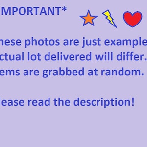 Peut inclure: Texte sur fond violet qui dit *IMPORTANT* Ces photos ne sont que des exemples. Le lot r&eacute;el livr&eacute; sera diff&eacute;rent. Les articles sont choisis au hasard. Veuillez lire la description ! Il y a trois ic&ocirc;nes &agrave; c&ocirc;t&eacute; du texte : une &eacute;toile jaune, un &eacute;clair jaune et un c&oelig;ur rouge.