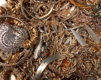 Selling vintage deals jewelry on etsy