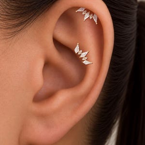 Pendiente plano de titanio con corona de cristal / Pendiente de cartílago con circonita cúbica talla marquesa / Piercing de hélix y concha / Pendientes delicados apilados 16/18G - Plata/Oro