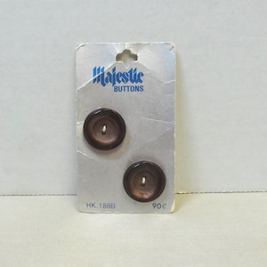 2 Braune Knöpfe von Majestic, Original Karte, 3/4 Inch Sew Through, 2 Loch, vertiefte Mitte, Nähanfänger, Befestigungselemente, Bekleidungsreparatur