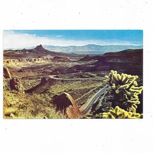 Cartolina degli anni '60 della Scenic Highway nel sud-ovest, posizione sconosciuta, probabile Arizona, non pubblicata, Petley Studios, souvenir di viaggio