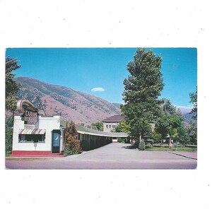 Postkarte von Carroll's Modern Cottage Cabins in Springfield, Utah, ungepostet mit Schrift auf der Rückseite, Landstraße 50 89 91. Reiseandenken, aus den 1950er Jahren
