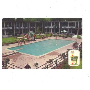 Carte postale de Nashville des années 1960 de Holiday Inn North, I-65 et Trinity Lane, Tennessee, affichée avec 4 & 1 Cent Stamp, Souvenir