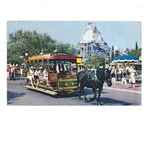 Pocztówka Disneyland Horse Drawn Streetcar, Anaheim, Kalifornia, z 1960 r., wysłana z wiadomością, znaczek 3 centów, upcyklingowy album ze zdjęciami