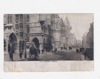 Cartão-postal do início do século XX/final do século XIX retratando tribunais em Londres, Inglaterra. NÃO POSTADO. Cena de rua da época das charretes. Lembrança de viagem.