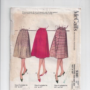 May include: Vintage McCall's printed sewing pattern for a four-gore skirt. The pattern shows illustrations of three skirt styles in various colours and patterns. The text includes sizing information, the phrase "Easy to Sew," and the price.