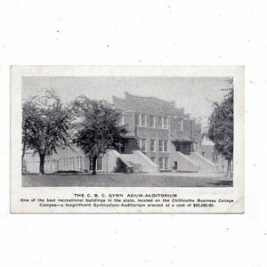 Cartão postal da década de 1920 do Chillicothe Business College Gymnasium, Auditorium, Missouri, não publicado, foto em preto e branco, lembrança escolar