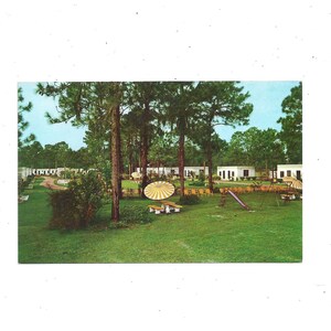 1950er Postkarte von Perry Motor Court, Florida, Unposted, auf den Highways 27, US 19, 98, 221, Sunshine State Travel Souvenir, Upcycled