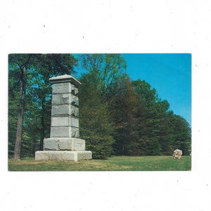 Pocztówka z 1984 r. przedstawiająca pomnik Jacksona, pole bitwy pod Chancellorsville, Fredericksburg i Spotsylvania Nat'l Military Park, Wirginia, opublikowana