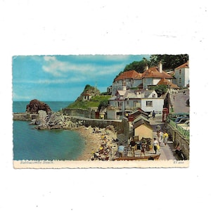 Pocztówka z 1970 r. przedstawiająca plażę Babbacombe w hrabstwie Devon w Anglii, wysłana ze znaczkiem 5 D, brytyjskie pamiątki, wydawnictwo Valentine,