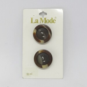 2 La Mode Braune Knöpfe auf Original Karte, 7/8 Inch, Made in Holland by Blumenthal, Bekleidungsreparatur, Verschlüsse