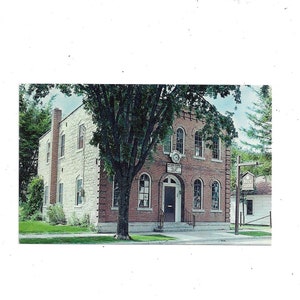 1960er Postkarte billy Clocks Building, Spillville, Iowa, Unposted, ex home of Antonin Dvorak, Upcycled Travel Souvenir