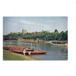 Jaren 1970 Ansichtkaart van de rivier de Theems en Windsor Castle, Engeland, J. Arthur Dixon, Pretty Colors, Unposted, Travel Souvenir