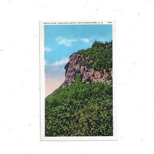 Pocztówka z 1942 r. przedstawiająca Indian Head, Franconia Notch, White Mountains, New Hampshire, wysłana ze znaczkiem obronnym o wartości 1 centa i wiadomością