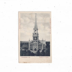 Cartão postal do início de 1900 da Igreja de Plessisville em Quebec, Canadá, não publicado com escrita em francês, presbytere et eglise, lembrança de viagem