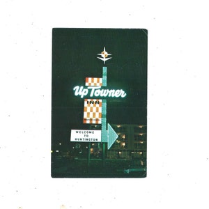 Cartão postal Uptowner Inn em Huntington, West Virginia, não publicado, da década de 1960, visão noturna da placa, lembrança de viagens vintage, coisas efêmeras, upcycle